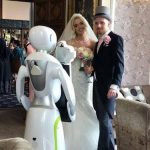 Mladenci angažovali robota za fotografa na svojoj svadbi