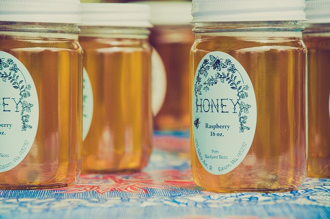 Upotreba prirodnih zaslađivača na bazi šećera kao što je med može biti sasvim u redu u umerenim količinama
