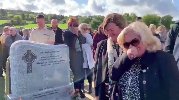 Došli su da mu odaju poslednju poštu, a on ih je iznenadio zabavnom porukom iz groba