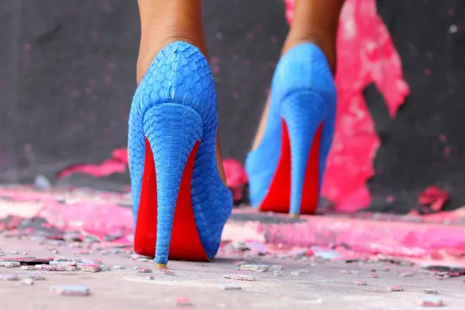 Kako pravilno da hodate u visokim štiklama?