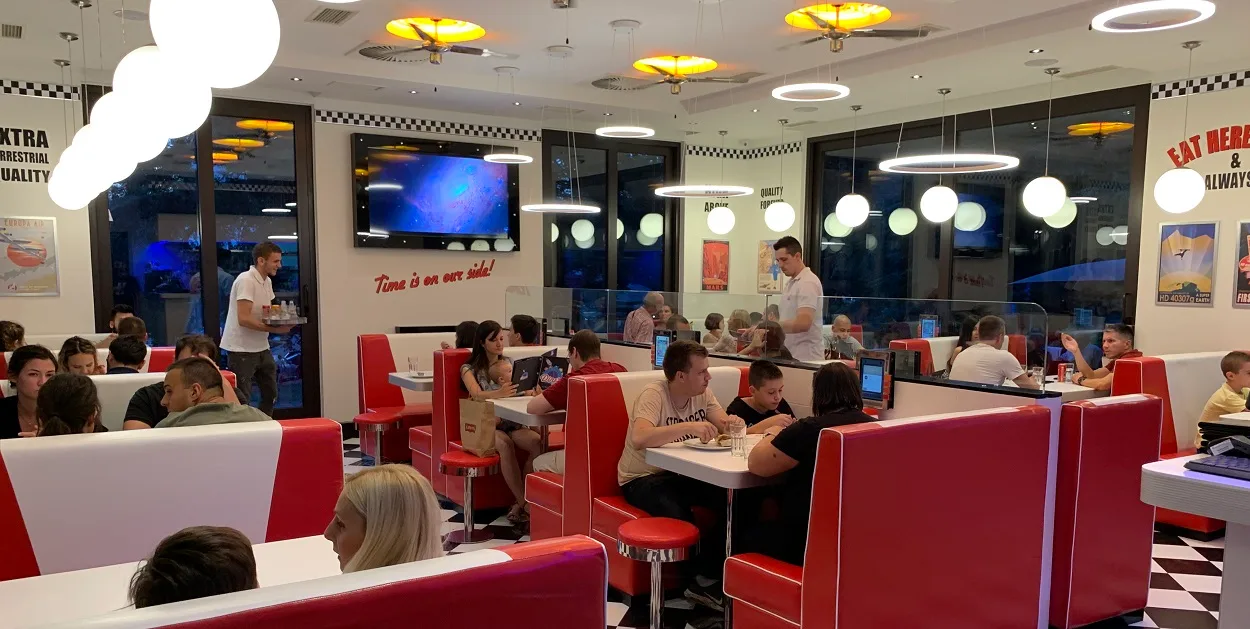 Internacionalna kuhinja - Intergalactic Diner, Banovo brdo