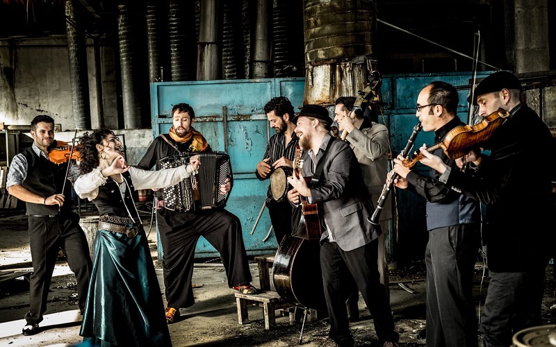 Barcelona Gipsy balKan Orchestra predstavlja novu pevačicu u novom spotu