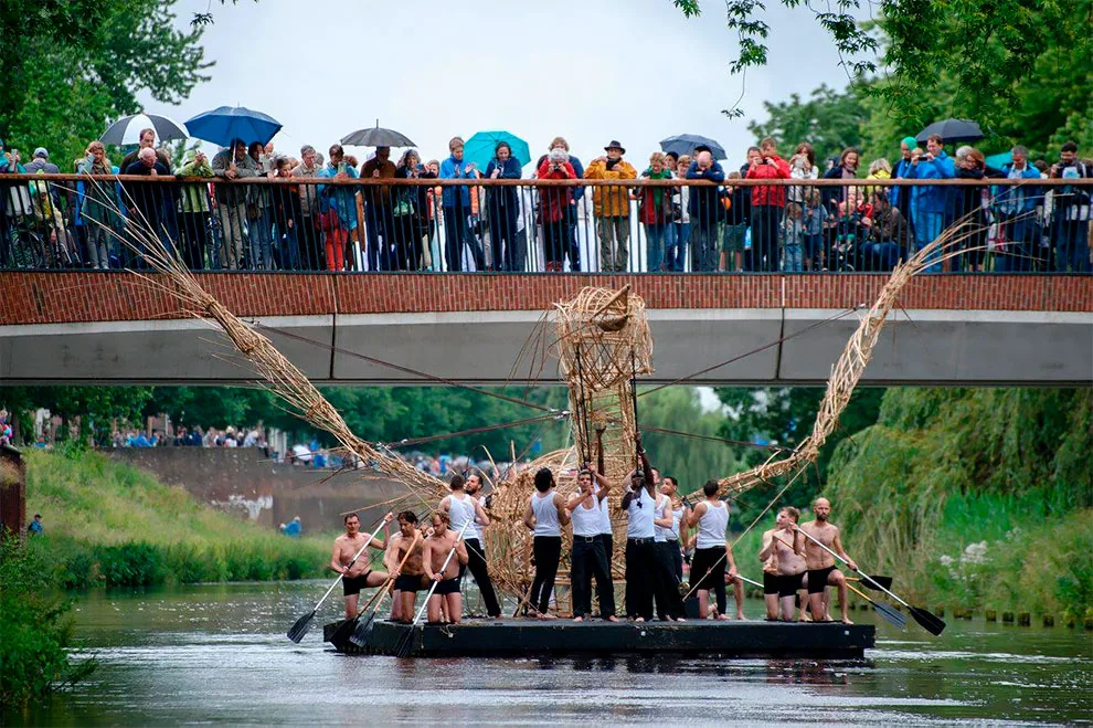 Neverovatni prizori sa parade na vodi posvećene slikaru Hijeronimusu Bošu