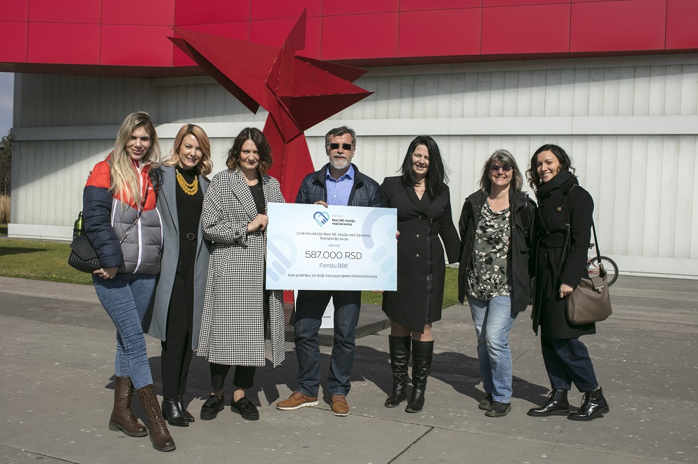Avon donacijom podržao projekat Fonda B92 ONAsnaživanje za pomaganje ženama koje su doživele nasilje
