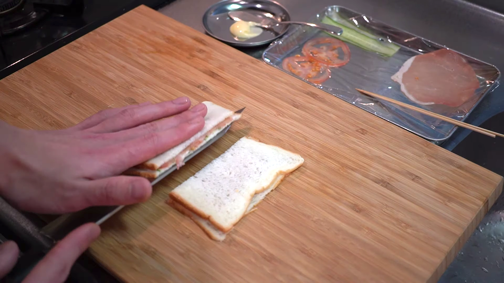 Mladi japanski kuvar je napravio najtanji sendvič na svetu (video)