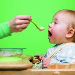 Postepeno uvođenje nemlečne ishrane: Adekvatan jelovnik za zdravu bebu