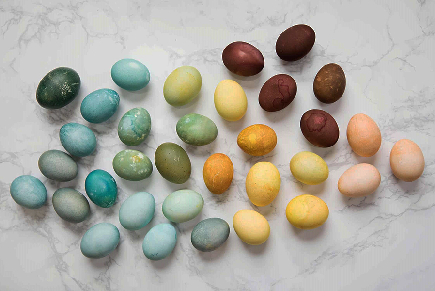 Uskrs u izolaciji: Ofarbajte jaja sastojcima koje već imate u kući