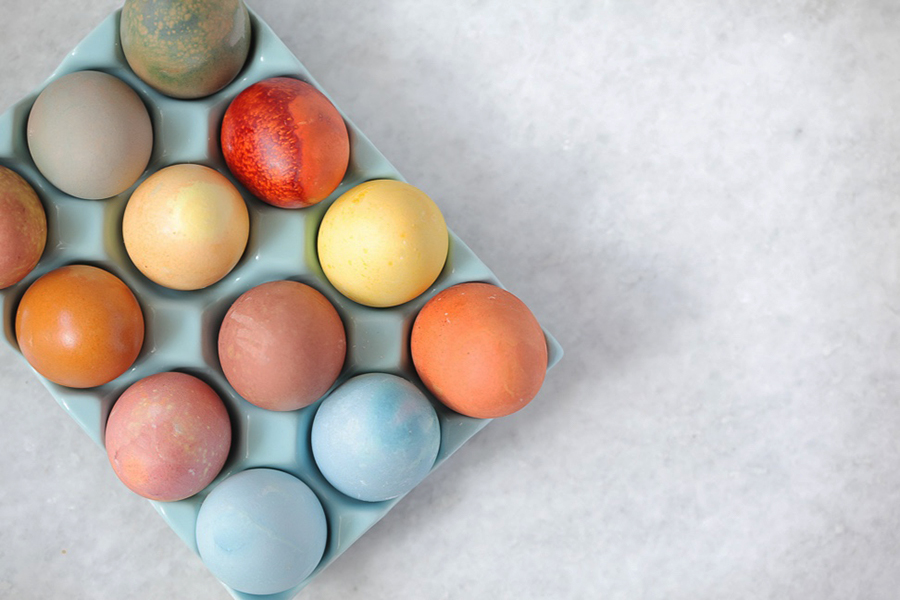 Uskrs u izolaciji: Ofarbajte jaja sastojcima koje već imate u kući
