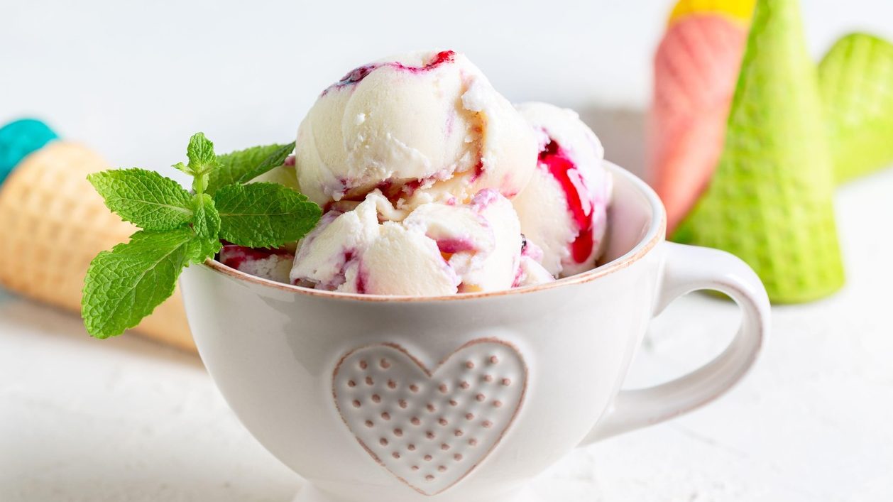 Recept za neodoljivi sladoled sa grčkim jogurtom i malinama