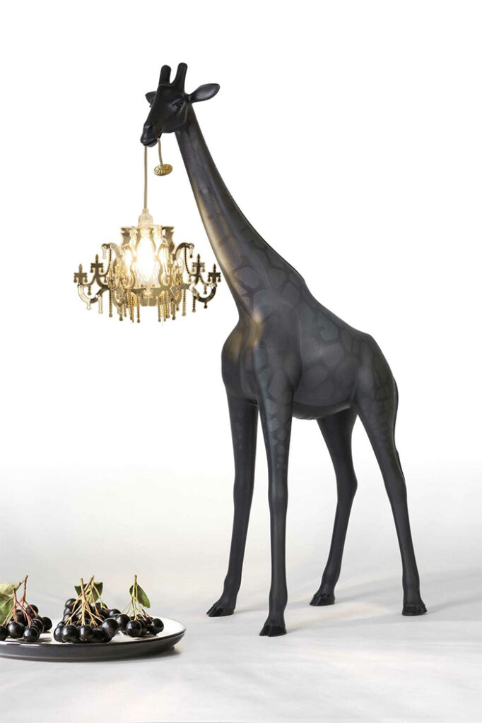 Od sada možete kupiti luskuzne lustere u obliku žirafa