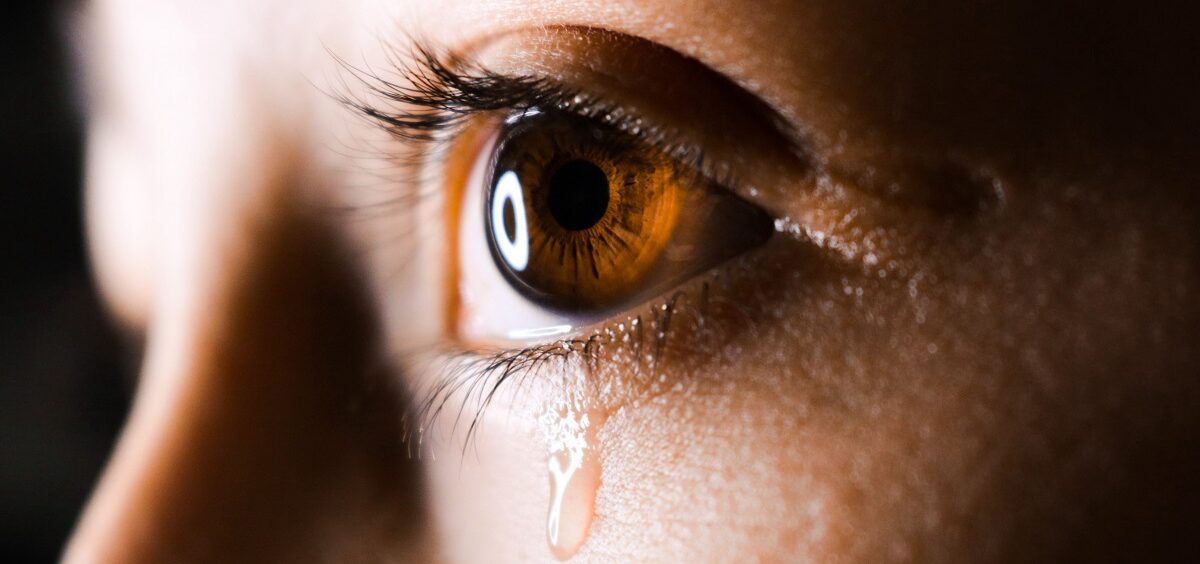 Kani, suzo, ne kanula: Top 21 pesma za zdušno plakanje