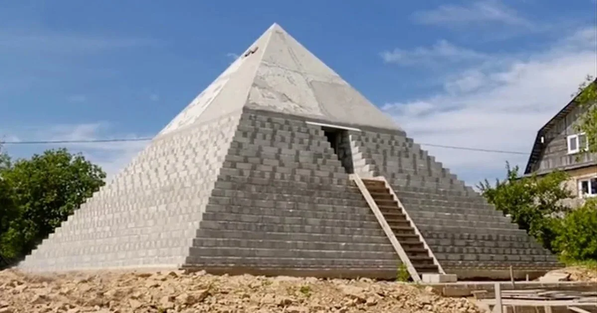 Ruski par je napravio kopiju egipatske piramide u svom dvorištu