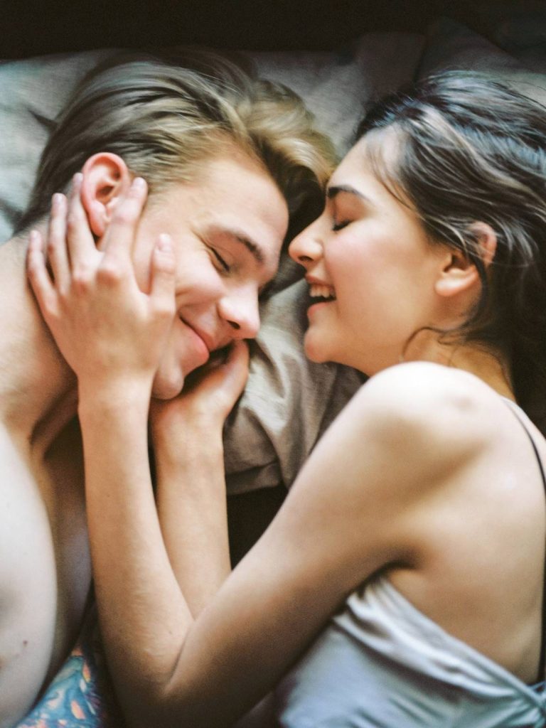 Smejanje tokom seksa je ponekad poželjno, a evo i zašto