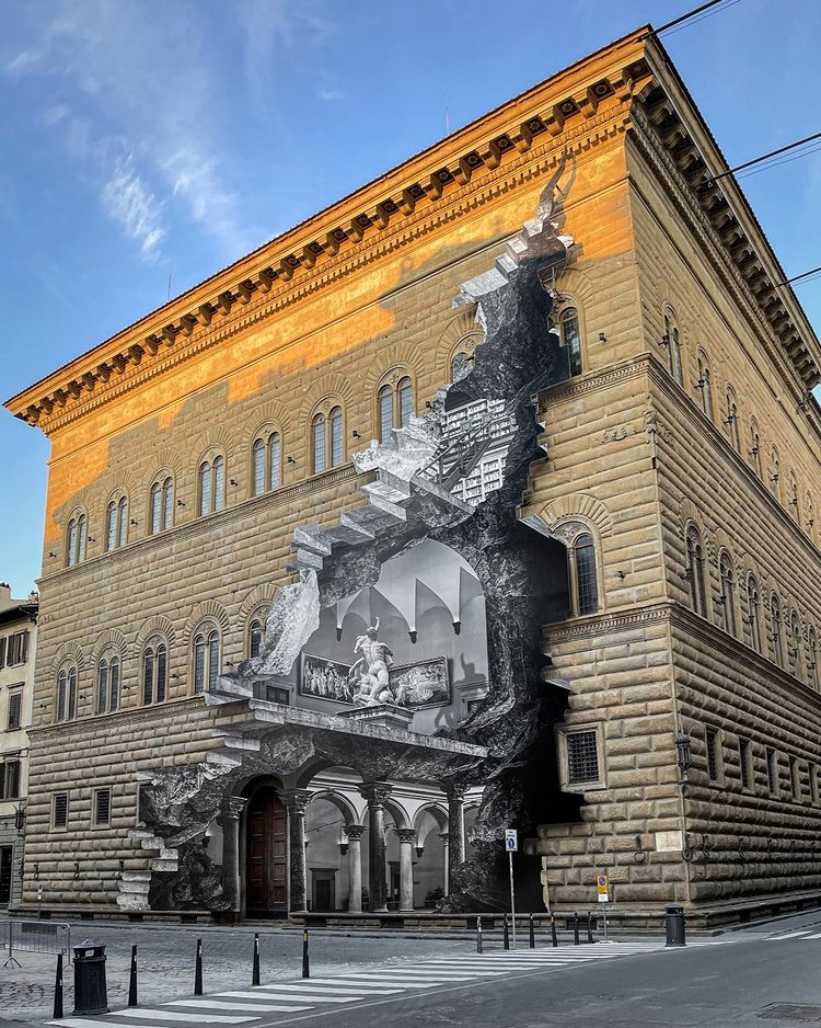 Na fasadi palate u Firenci postavljena je fascinantna umetnička instalacija