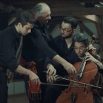 Četiri muzičara izvode „Bolero“ na jednom violončelu