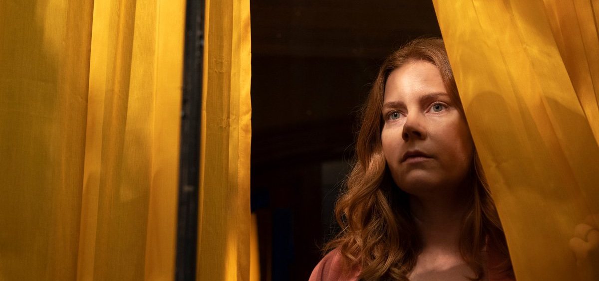 Novi trejler za „Ženu na prozoru“ najavljuje majsku premijeru dugoočekivanog filma