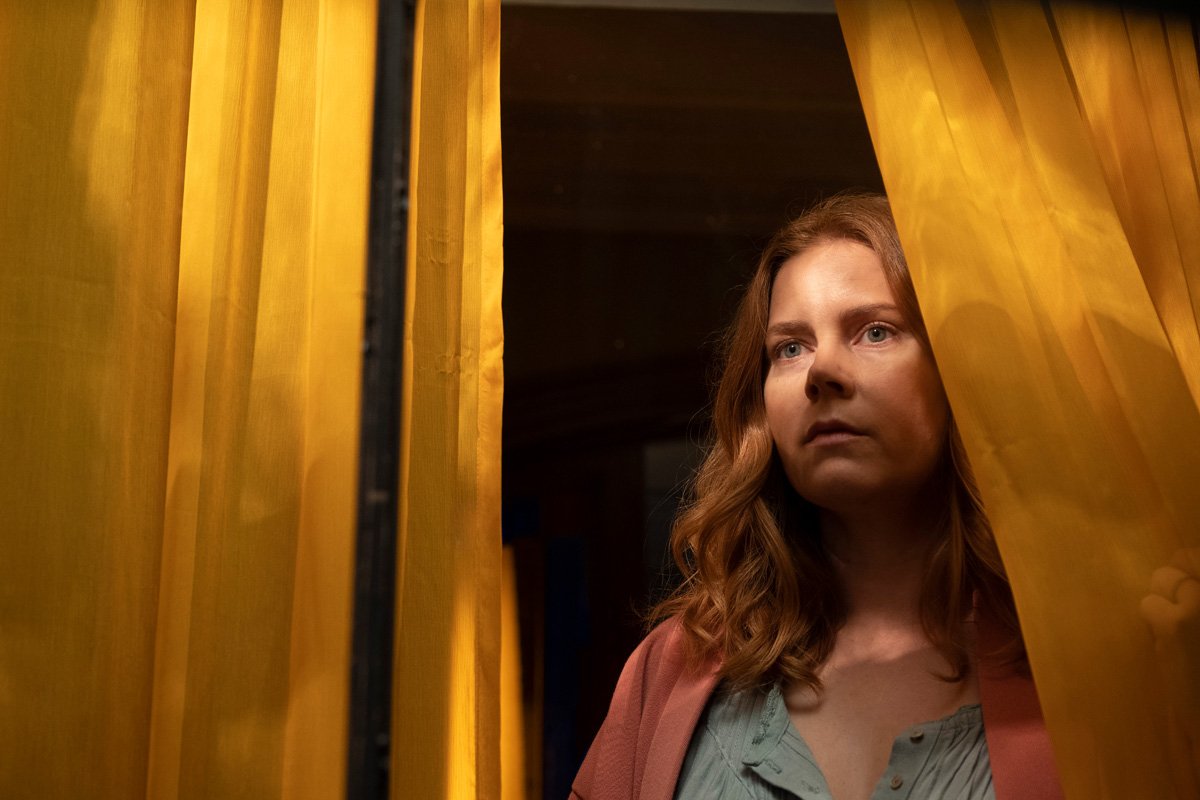 Novi trejler za „Ženu na prozoru“ najavljuje majsku premijeru dugoočekivanog filma