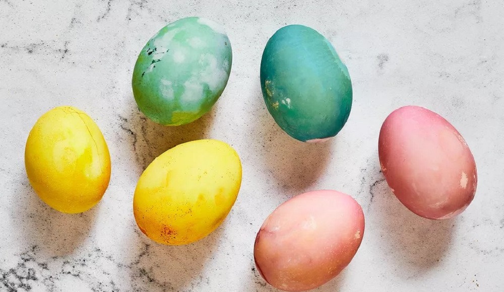 Kako ofarbati jaja uz pomoć ostataka hrane?