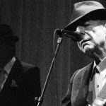 Prikaz knjige „Plamen“ Lenarda Koena: Tamo gore usred gore partizanske vatre gore...