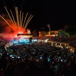 Spektakularna „Noć muzike“ pod otvorenim nebom: Simfonijski orkestar svira melodije grupa ABBA i Metallica