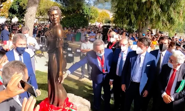 Statua oskudno odevene žene izazvala šok javnosti u Italiji