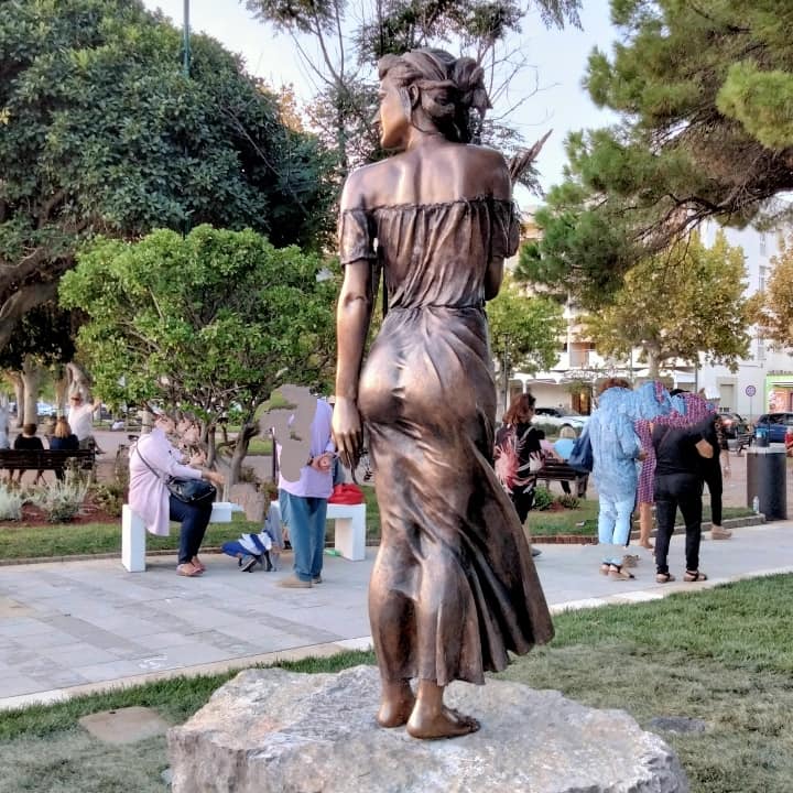 Statua oskudno odevene žene izazvala šok javnosti u Italiji