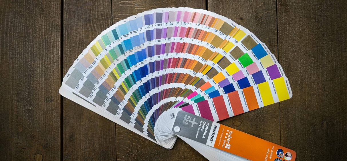PANTONE objavio koje će boje obeležiti kolekcije proleće/leto 2022