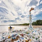 Umetnik džinovskom slavinom skrenuo pažnju na problem plastičnog otpada