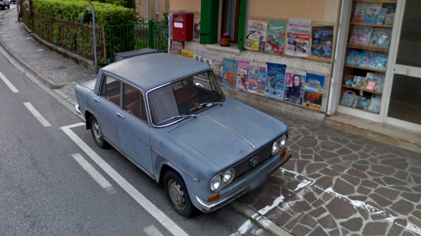 Jedan parkiran stari auto u Italiji je postao turistička atrakcija
