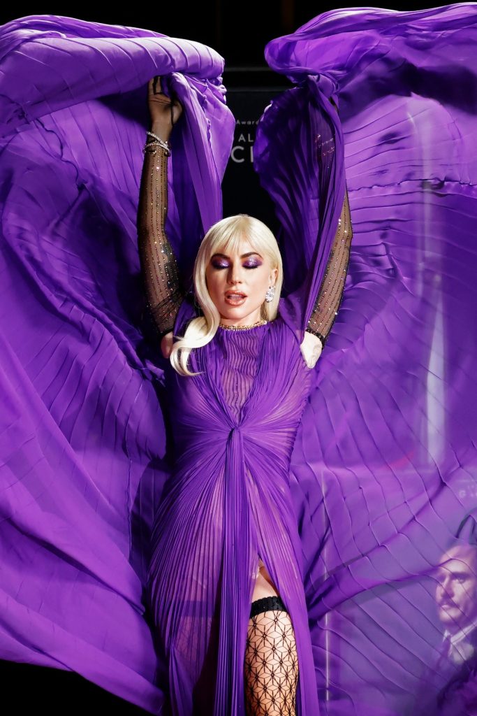 Lejdi Gaga zablistala na premijeri filma „Gučijevih“ u Londonu