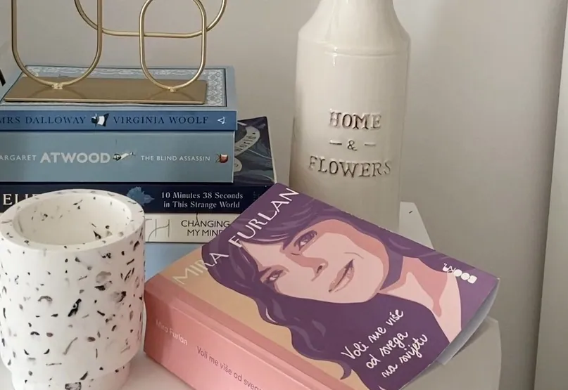 Zašto treba da pročitate autobiografiju Mire Furlan „Voli me više od svega na svijetu”