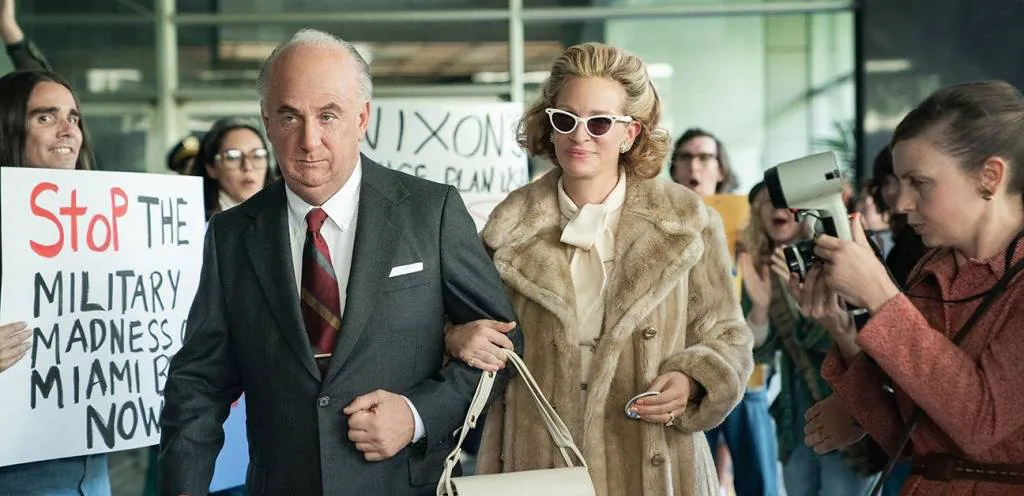 Šon Pen i Džulija Roberts su neprepoznatljivi u novoj mini-seriji o velikom američkom skandalu