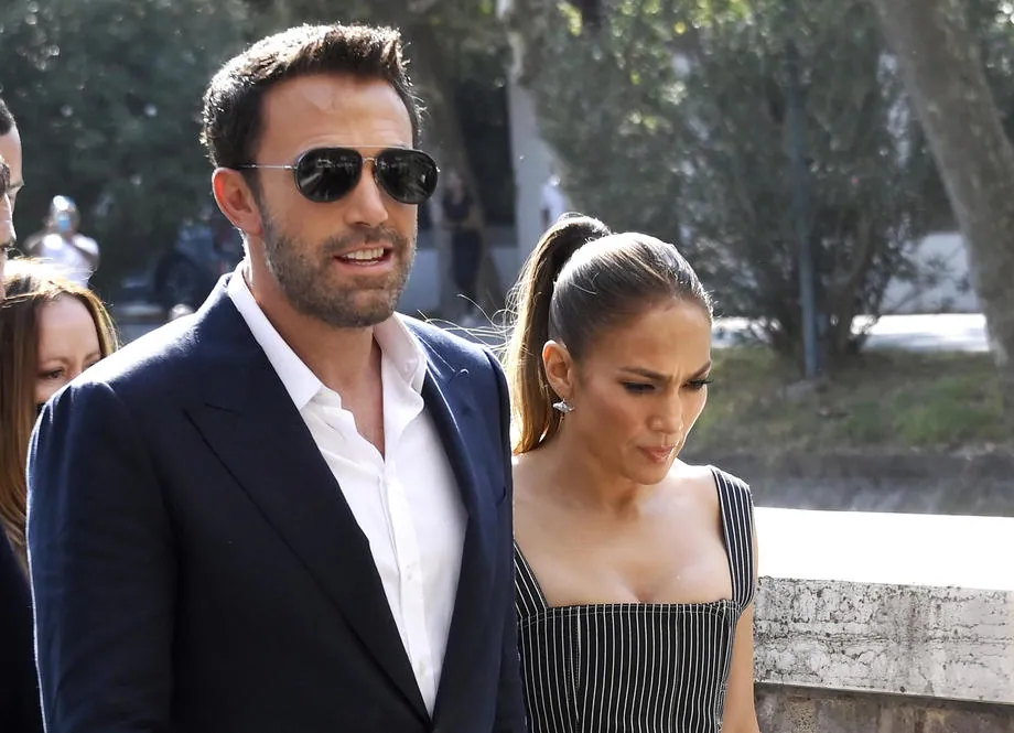 Snimak koji dokazuje da su Ben Aflek i Melanija Tramp baš povezani