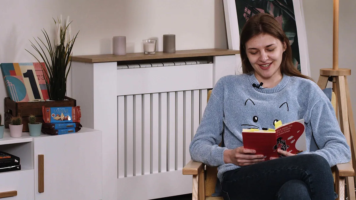 Radmila. U pesmama brutalno iskrena. U duši gorljivo mila.
