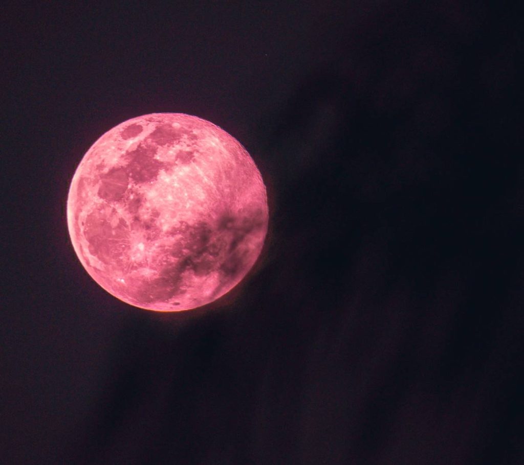 Šta svaki horoskopski znak može da očekuje od ružičastog punog Meseca večeras