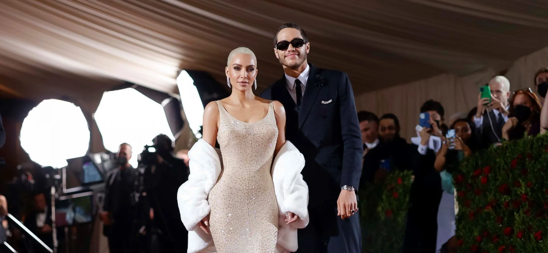 Internet je besan - Pojavili su se dokazi koji potvrđuju da je Kim Kardašijan uništila haljinu Merilin Monro