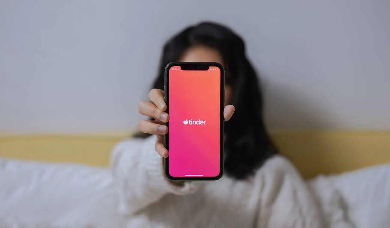 Lakše do letnje romanse uz nove korisne opcije na Tinderu