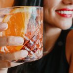Oni koji piju sami kao mlađi imaju veće šanse da postanu alkoholičari u 30-im, pokazala studija