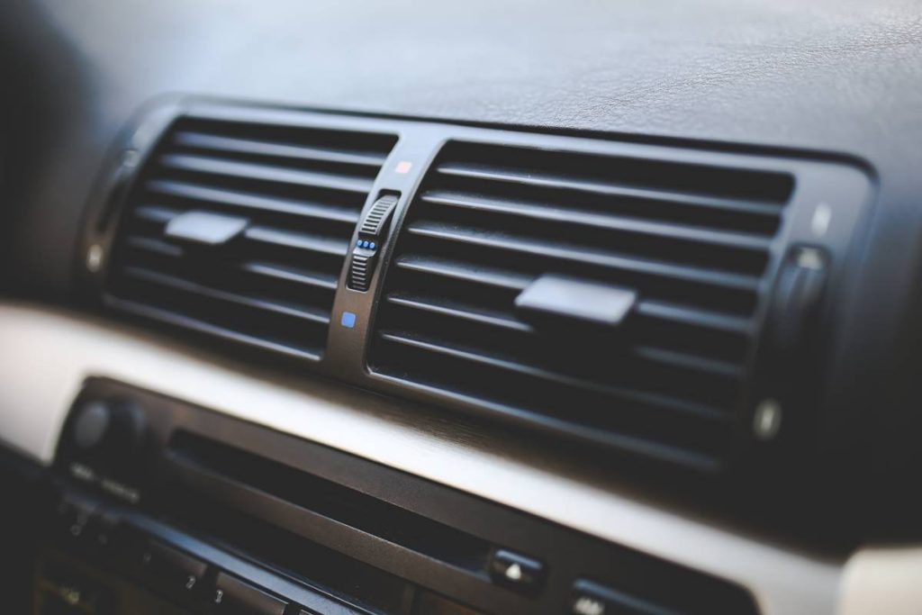 Testirali smo četiri metoda za rashlađivanje automobila, a evo koji je dokazano najbolji