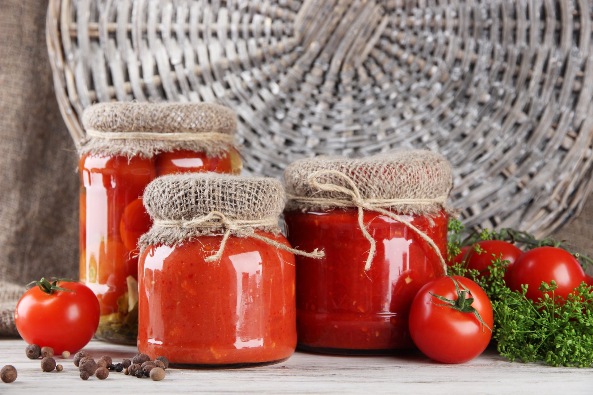 Sad se ostavlja mleveni nekuvani paradajz: Imamo najbolji recept!