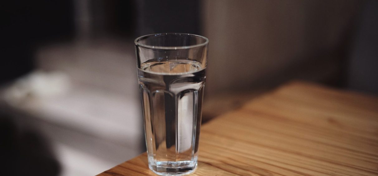 Brzi test: Uštinite prst i za sekund otkrijte da li vam hitno treba čaša vode
