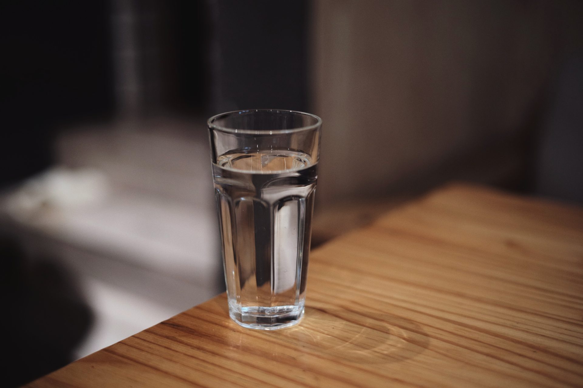 Brzi test: Uštinite prst i za sekund otkrijte da li vam hitno treba čaša vode