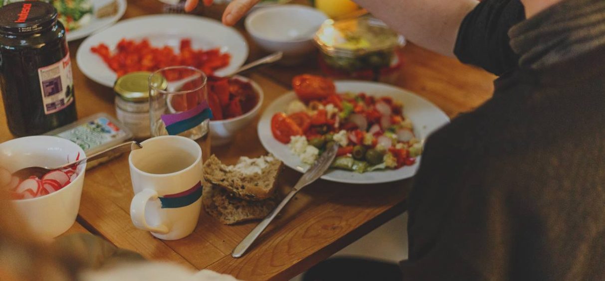 5 loših navika u vezi doručka zbog kojih ne možete da se rešite sala sa stomaka