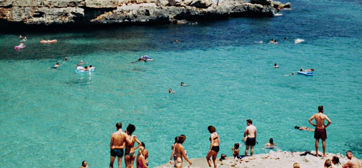 Kada vidite šta turisti u 9 ujutru rade na Palma de Majorci, uzećete peškir i leći na Adu
