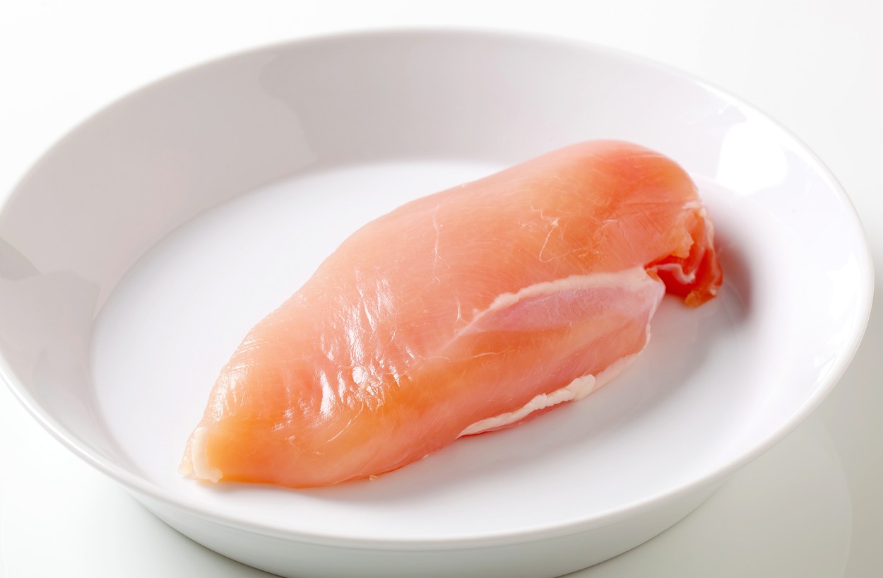 Najefikasniji trik da uklonite debelu žilu iz pilećeg belog mesa: Treba vam samo viljuška