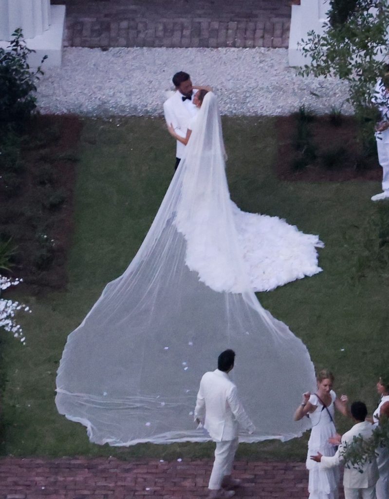 Pogledajte kakvu venčanicu je Dženifer Lopez odabrala za svoje drugo venčanje sa Benom Aflekom