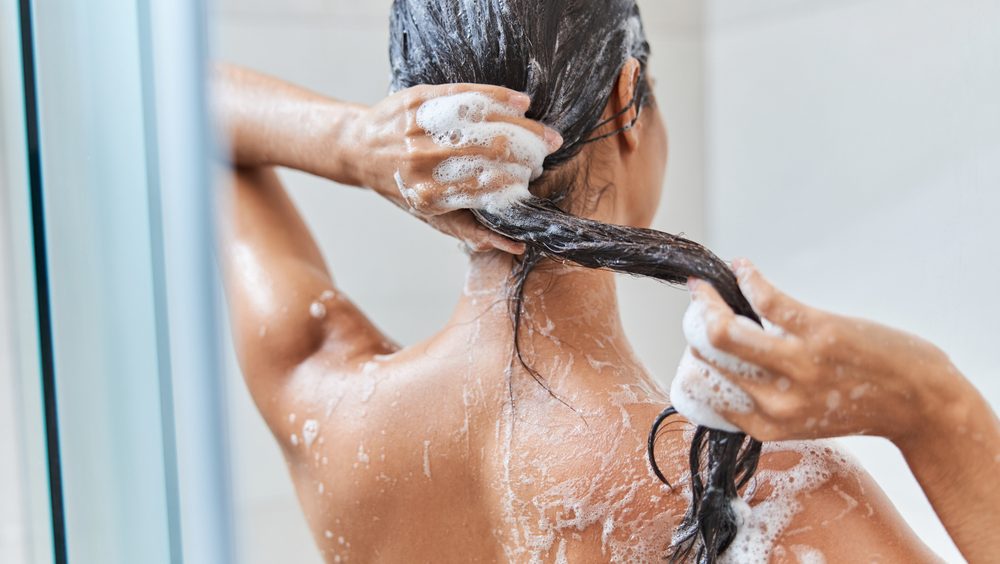 Obrnuto pranje kose je trend koji vlada mrežama: Kad ga jednom probate, ne vraćate se na staro