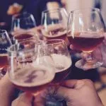 Vlada Japana traži od mladih da više piju alkohol