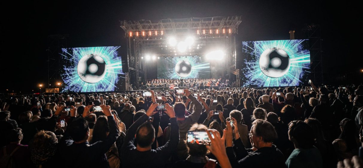 Preko 20.000 ljudi slušalo „Muzičku viziju Balkana“ na Ušću