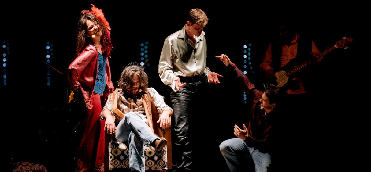 Višestruko nagrađivana predstava „Ko je ubio Dženis Džoplin?“ u Srpskom narodnom pozorištu